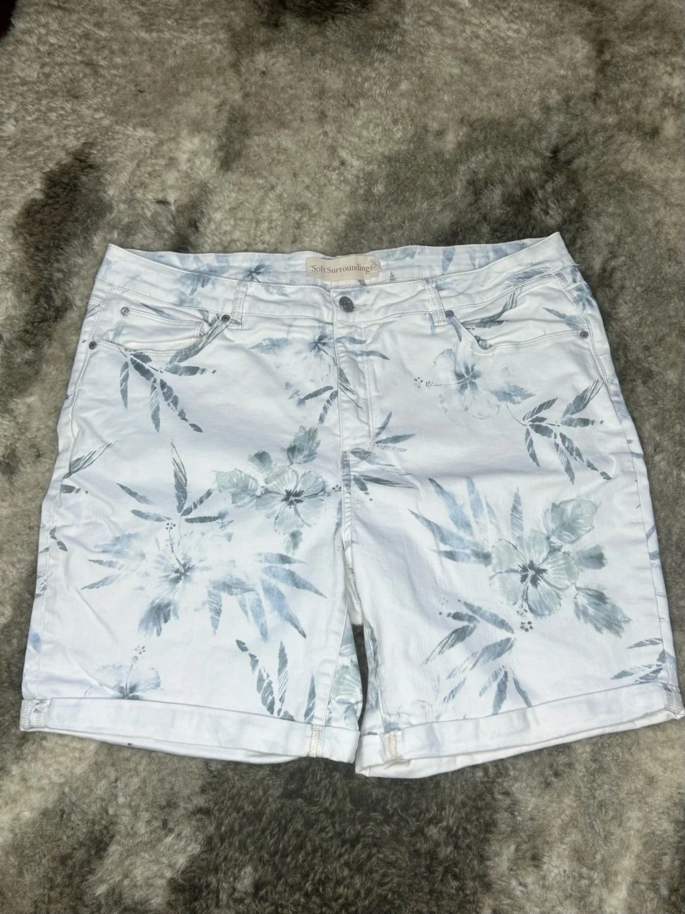 Soft Surroundings White Denim Shorts with Pale Blue Floral Print Sz 18W